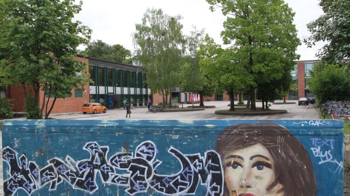 Bildungsbauprogramm in München: Das Erasmus-Grasser-Gymnasium (Foto) braucht ebenso mehr Platz wie das benachbarte Ludwigsgymnasium. Am Westpark soll ein Bildungscampus entstehen.