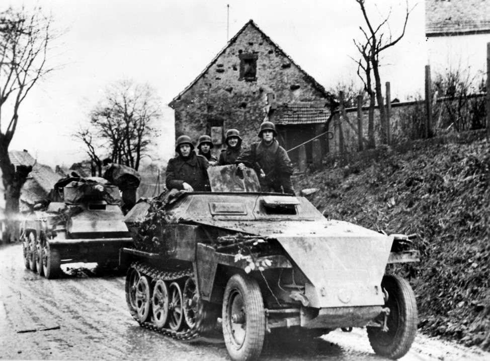 Deutsche Schützenpanzer bei Aachen, 1944