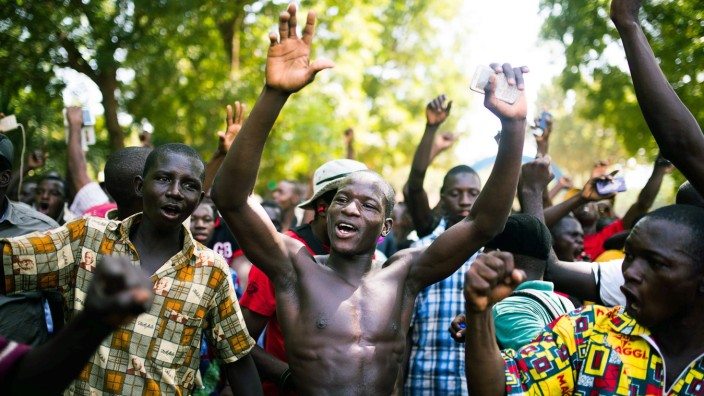 Proteste in Burkina Faso: Prodemokratische Demonstranten in Ouagadougou