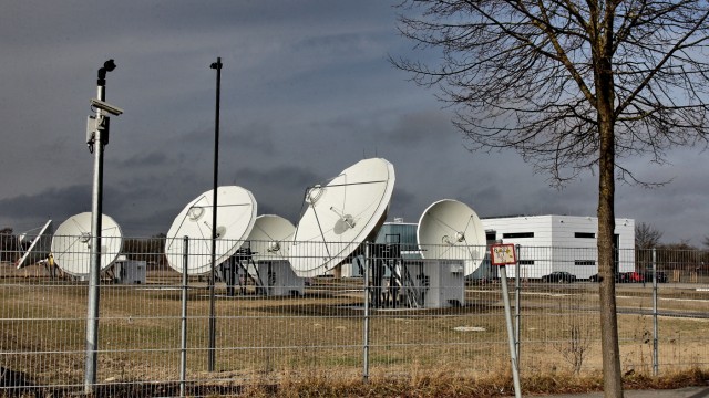 Moosburg: Acht Satellitenschüsseln der Firma Horizon Teleports stehen bereits im Gewerbegebiet Degernpoint. 29 weitere sollen dazu kommen.