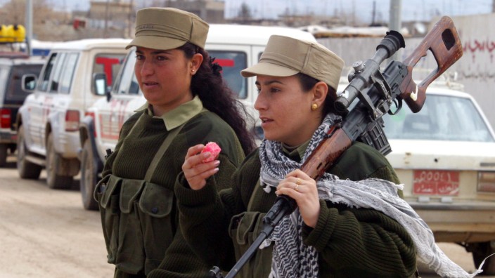 Kurdische Kämpferinnen im Nordirak, 2003
