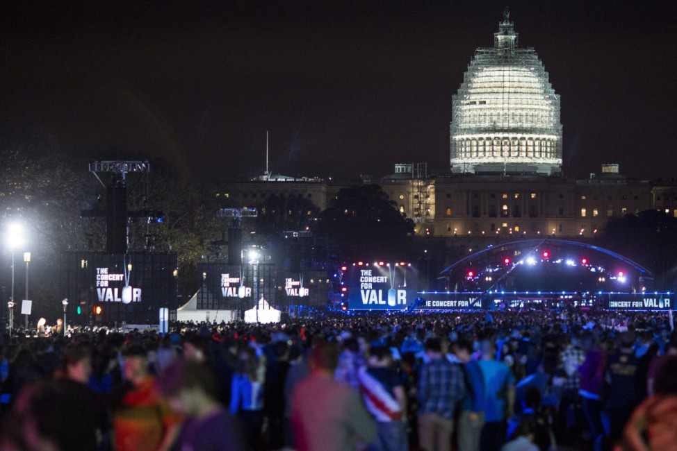 Crowds at Veterans Day Concert on the National Mall