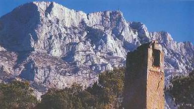 Bergtour: Das Bergmassiv des Sainte-Victoire inspirierte den Maler Paul Cézanne zu einer Unzahl von Gemälden.