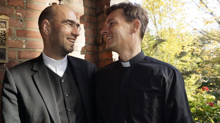 Schwules Priesterpaar