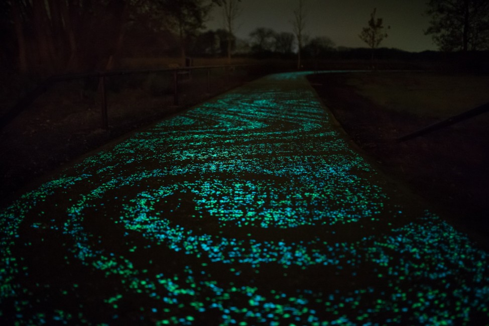 Leuchtender Fahrradweg