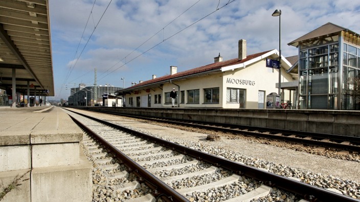 Moosburger Bahnhof: Bahnhofsgebäude der Stadt Moosburg.