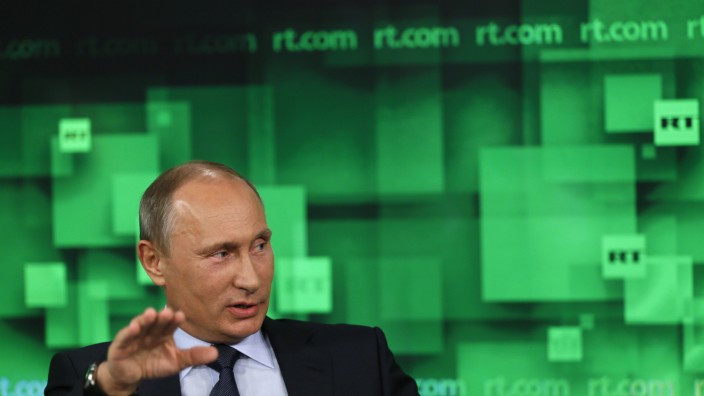 Russia Today in Deutschland: Russia Today wurde 2005 vom Kreml gegründet, um die "Dominanz der angelsächsischen Nachrichtennetzwerke zu durchbrechen". So erklärte es Putin.