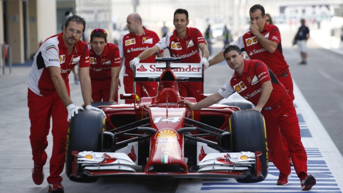 Formel 1: Damit Sebastian Vettel die besten Bedingungen hat, bekommen diese Ferrari-Mechaniker bald 60 neue Kollegen.