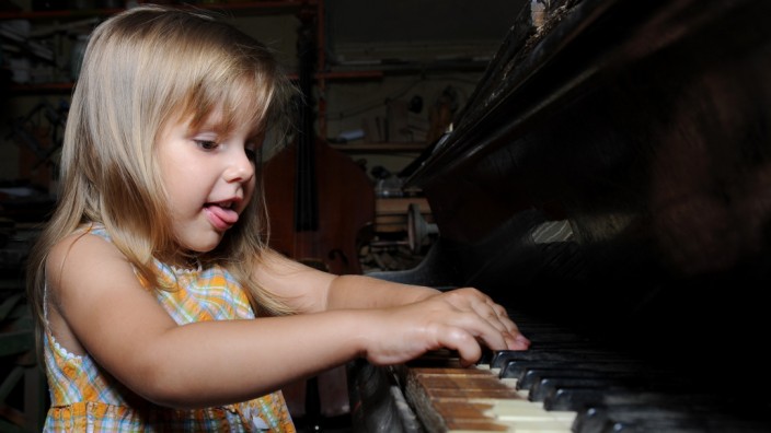 girl playing on an  piano.