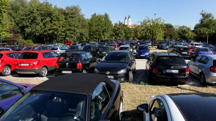 Öffentlicher Nahverkehr: Am Park and Ride Parkplatz neben dem Freisinger Bahnhof werden neue Fahrradabstellplätze errichtet. Dafür entfallen 63 Parkplätze für Autos.