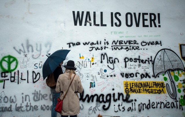 Die John-Lennon-Mauer in Prag wurde übermalt. Immer diese Kunststudenten.