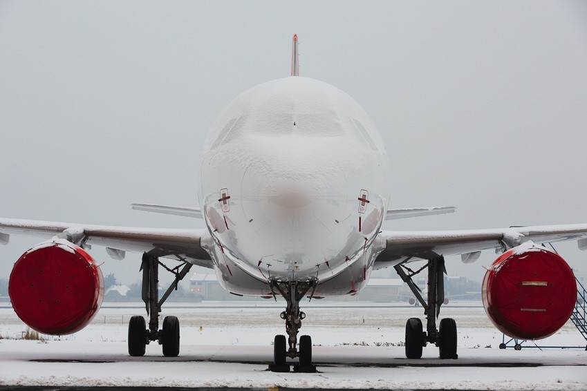 Flugzeug im Schnee