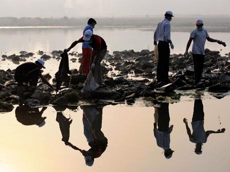 Yamuna Indien Ganges verschmutzt giftig Fluss Asien New Delhi