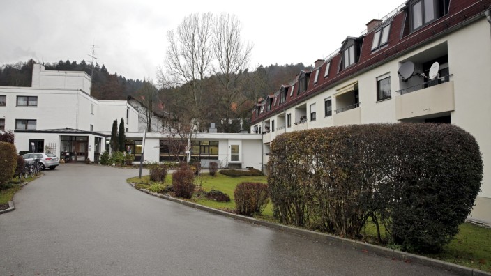 Gesundheit in Wolfratshausen: Der Demenzzentrum der Arbeiterwohlfahrt am Paradiesweg entspricht nicht mehr den gesetzlichen Normen. Deshalb wird weiterhin ein Grundstück für einen Neubau gesucht.