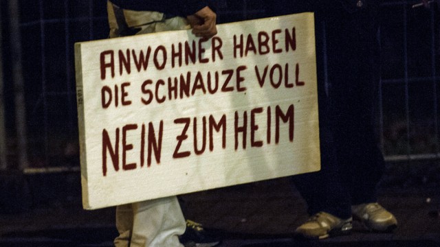 Protest gegen Asylbewerber-Heim in Berlin-Marzahn