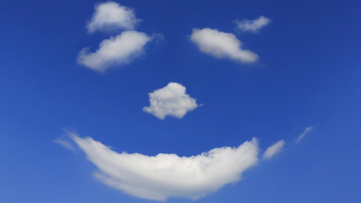Netzkolumne: Ein Wolkengrinsen, wie nett: Pareidolie nennen Wahrnehmungspsychologen die Neigung des Menschen, in natürlich vorkommenden Dingen vermeintliche Gesichter und vertraute Wesen zu erkennen.
