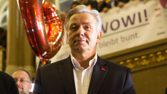 Klaus Wowereit Receives Farewell From Gay And Lesbian Association