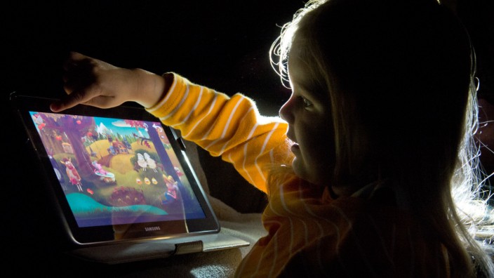 Kinder lernen Umgang mit Touchscreens