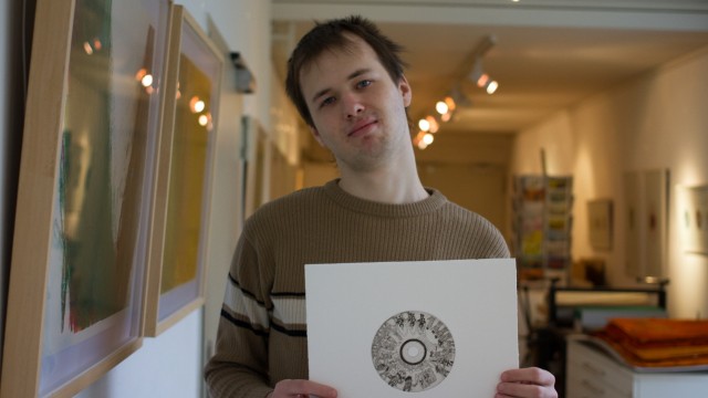 Preis für autistische Künstler: Lebt für die Kunst: Patrick Siegl ist Autist und zeichnet, seit er elf Jahre alt ist.