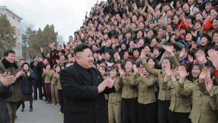 Nordkorea: Kim Jong Un besucht eine Textilfirma