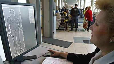 Sicherheitscheck am Flughafen: Check bis auf die Haut: Sicherheit vor Privatsphäre?