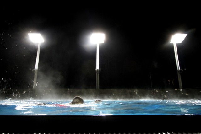 Schwimmer im Dantebad in München, 2012