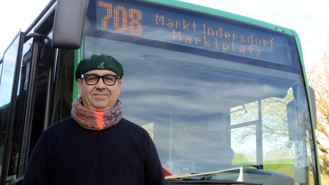 Busfahrer des Jahres: "Ich pflege zu den Fahrgästen bewusst einen näheren Kontakt": Niko Tziutzukis, gebürtiger Grieche, wurde 2014 zum beliebtesten Busfahrer im Landkreis Dachau gekürt. (Archivbild)