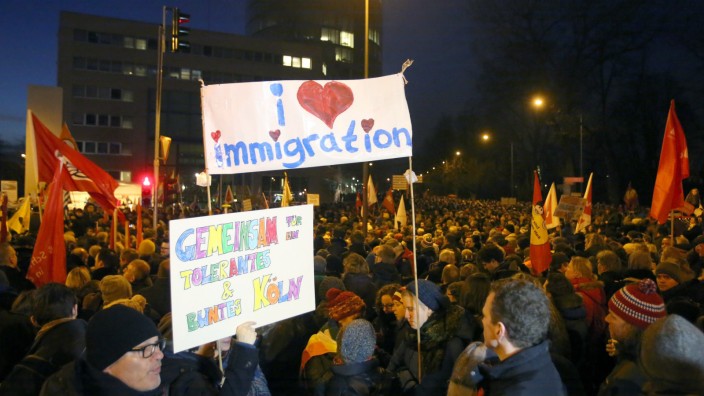 Protest gegen Pegida Demonstration in Köln