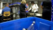Neue Regeln fürs Handgepäck sorgen für noch mehr Müll am Flughafen. Foto: AP