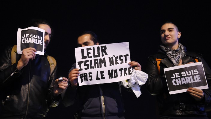 Muslime in Frankreich: "Ihr Islam ist nicht der unsrige": Teilnehmer einer Trauerkundgebung in Marseille.