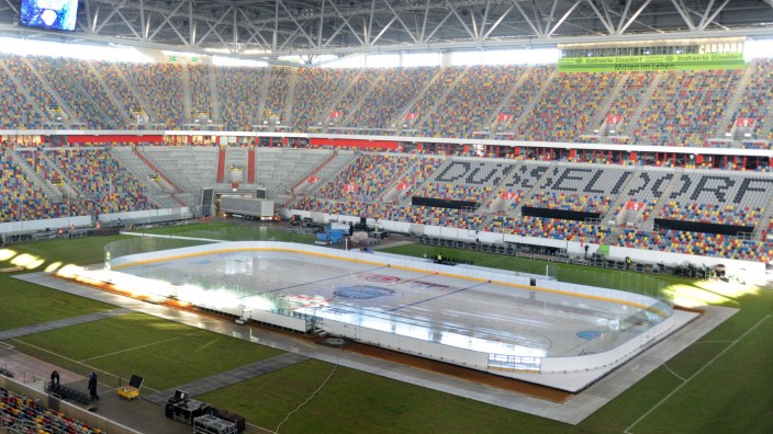 Aktuell Eishockey DEL Vorbereitungen zum Winter Game Düsseldorfer EG Kölner Haie Wintergame Eis