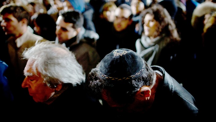 Juden in Frankreich: Französische Juden trauern in Tel Aviv um die Opfer des Terroranschlags in Paris