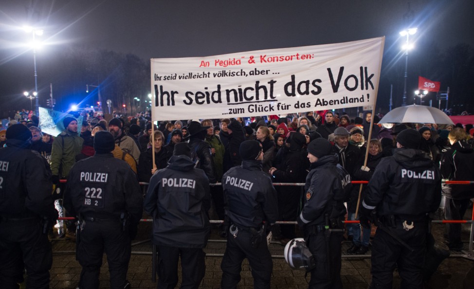 Protest gegen Demo der Anti-Islam-Bewegung 'Bärgida' in Berlin