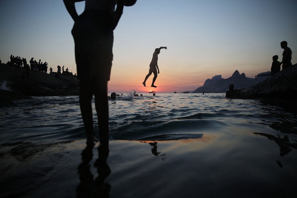 ***BESTPIX*** Rio Residents Swarm To Beaches To Escape Summer Heat