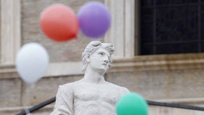 Ballons statt Tauben: An diesem Sonntag ließen Kinder im Vatikan erstmals Ballons statt Tauben in den Himmel steigen.