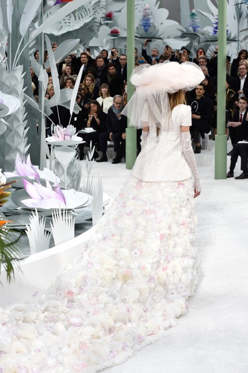 Chanel : Runway - Paris Fashion Week - Haute Couture S/S 2015