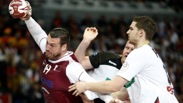 Handball World Cup debut: Bad memories: At the 2015 World Cup, the German team with Hendrik Peckler (right) surprisingly failed in the quarter-finals against hosts Qatar.