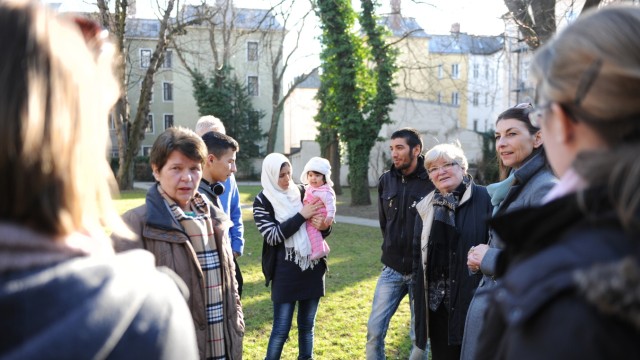 Debatte um Kirchenasyl: Weil Abschiebung drohte, gab die Münchner Himmelfahrtskirche der Familie H. aus Afghanistan Asyl. Inzwischen leben die H.s wieder im Asylbewerberheim.