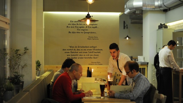 Limani: Der Kellner gibt Bescheid, wenn besonders schöne Exemplare von Loup de Mer & Co. in der Küche warten.
