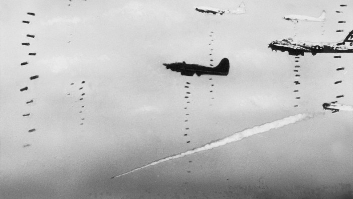 Amerikanische Bomber bei einem Angriff über Deutschland, 1943