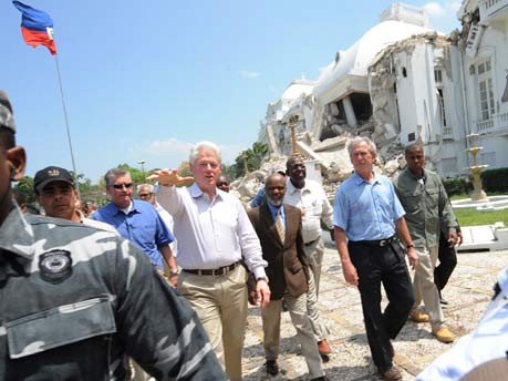 Expräsidenten Bush und Clinton In Haiti;AFP