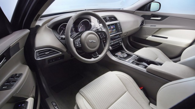 Der Innenraum des Jaguar XE.