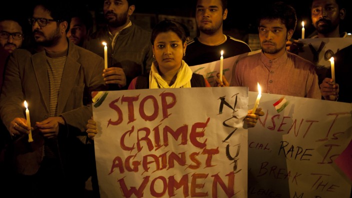 Doku über Gruppenvergewaltigung in Indien: Demonstranten in Neu-Delhi prangern Gewalt gegen Frauen an (Veranstaltung im Februar). Die Debatte lässt Indien nicht zur Ruhe kommen.