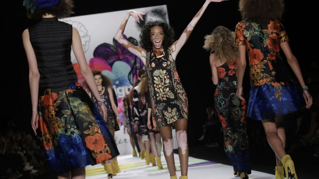 Mode: Botschafterin für Desigual - und für Vitiligo? Model Winnie Harlow auf der New York Fashion Week.