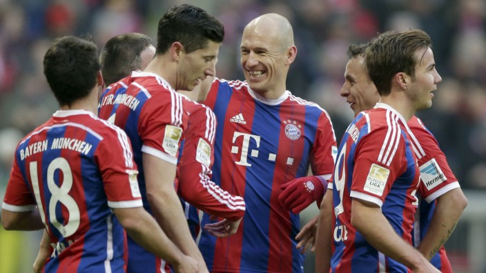 Bayern-Gala gegen HSV: Aufgedreht wie selten: Arjen Robben (Mitte) und seine Teamkollegen