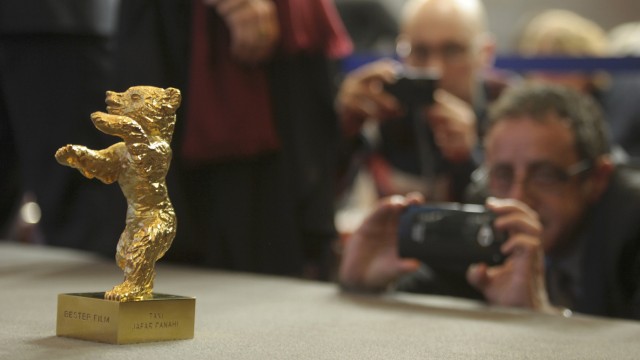 Media take pictures of Golden Bear for Best Film awarded to Iranian film director Panahi during news conference following 65th Berlinale International Film Festival in Berlin