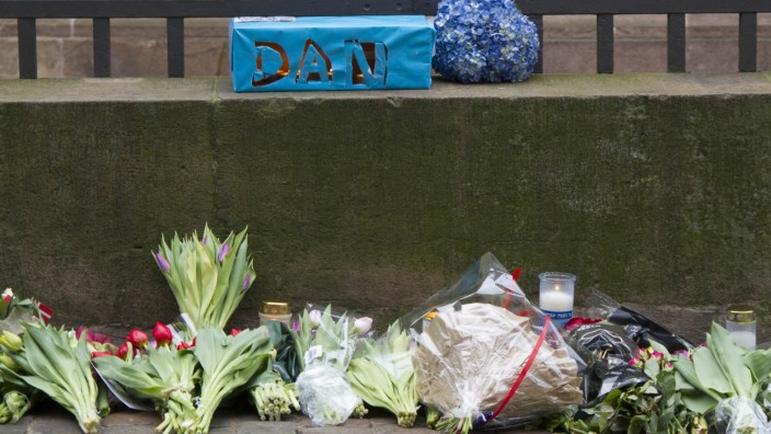 Nach Terroranschlag in Kopenhagen - Trauer vor Synagoge