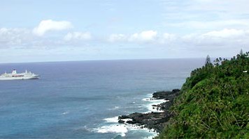 9. Station: Osterinsel und Pitcairn: Vor Pitcairn, Insel der Nachkommen der Bounty-Meuterer, wird das Traumschiff freibeutergemäß von Souvenirhändlern geentert