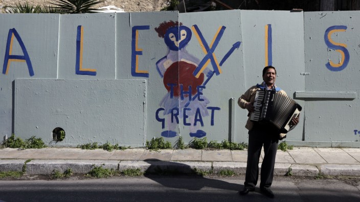 Reform-Brief aus Athen: Noch hat Premier Alexis Tsipras die Bevölkerung auf seiner Seite: eine Straßenszene in Athen.