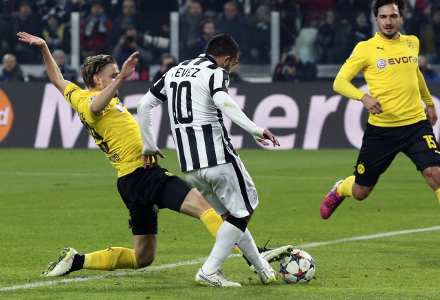 Juventus' Tevez scores against Borussia Dortmund during their Champions League round of 16 first leg soccer match at the Juventus stadium in Turin